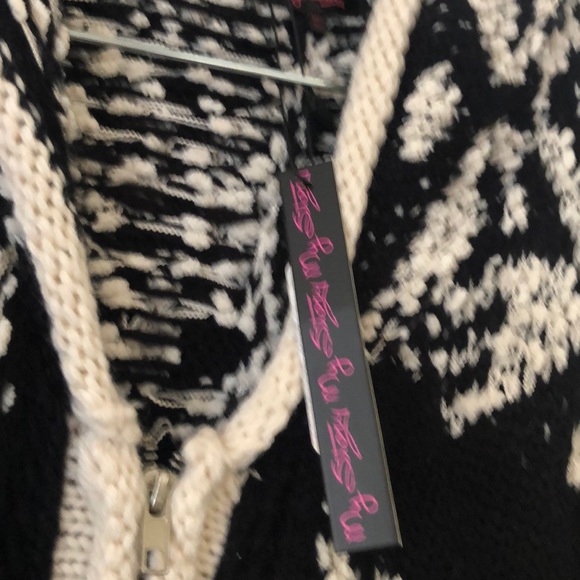 My sisters black and white long  winter cardigan - Picture 4 of 4